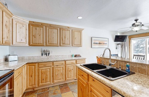 McCall Condo | Bright McCall Townhome | Pool + Walk to Lake + Gym