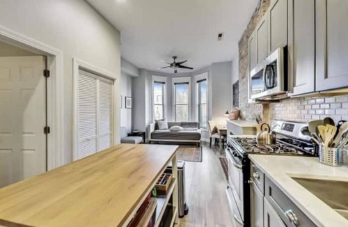 Tri-Taylor Apartment | Bright Med District 2Bd/2Ba w/Garage