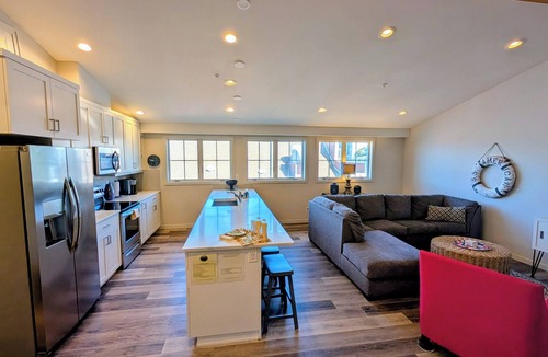 Coupeville Condo | Bright & modern 1-bedroom condo in downtown Coupeville