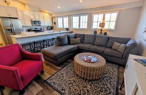 Coupeville Condo | Bright & modern 1-bedroom condo in downtown Coupeville