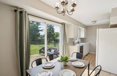 Greater South Side House | Bright & Modern 3BR Duplex | Fenced Yard + Parking