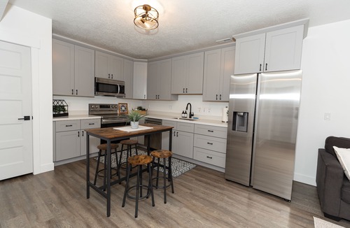 Eagle Mountain Apartment | Bright, Modern Basement Apartment