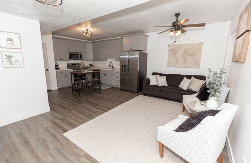 Eagle Mountain Apartment | Bright, Modern Basement Apartment