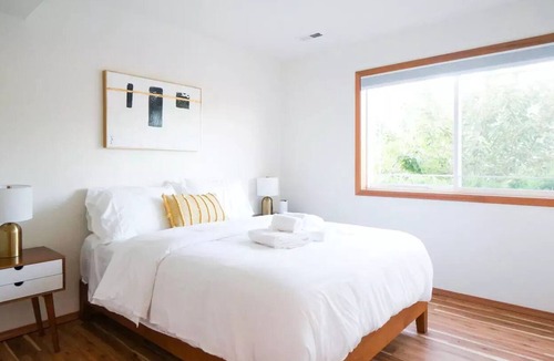 Mid-Beacon Hill House | Bright Modern Farmhouse near DT & Airport w/6 beds