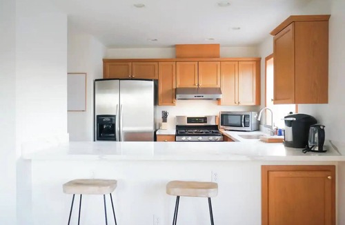Mid-Beacon Hill House | Bright Modern Farmhouse near DT & Airport w/6 beds