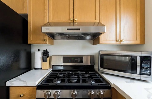 Mid-Beacon Hill House | Bright Modern Farmhouse near DT & Airport w/6 beds