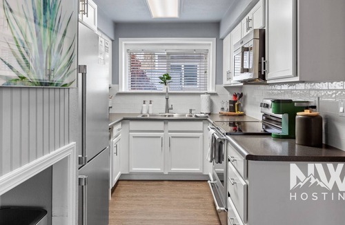 Coeur d'Alene House | Bright + Modern | Pet Friendly | Sleeps 5