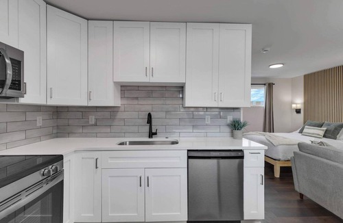 Olde Towne East Apartment | Bright New Studio Walkable Olde Town East Parking
