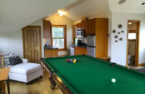 Whittier Apartment | Bright Open Studio 3 blocks to Pearl Street - A Sweet "Pool Suite" downtown.