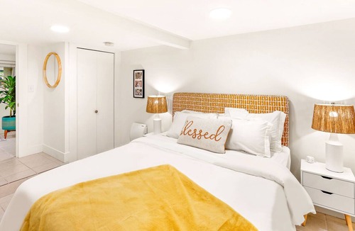Greenwood House | Bright, Peaceful Retreat in Iconic Seattle Neighborhood