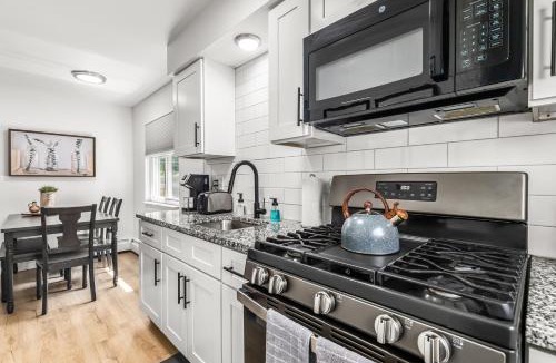 Mount Clemens Apartment | Bright & Spacious 2 Bedroom, Quiet