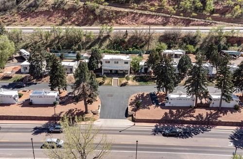 Manitou Springs House | Bright Studio in Manitou Springs, Walk Downtown