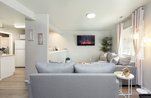 Veterans Park House | Bright & Stylish Floral Getaway Minutes from Downtown!