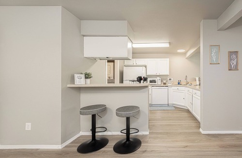 Veterans Park House | Bright & Stylish Floral Getaway Minutes from Downtown!