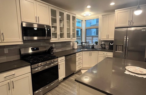 Ballard House | Bright Townhome in Trendy Ballard