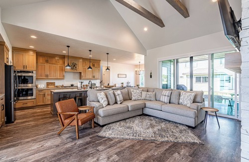 McCall House | Bring the whole family to this great place with lots of room for fun!