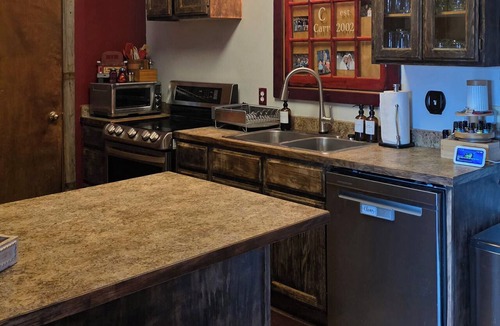 Plains House | Bring the whole family to The Eagle's Nest for a relaxing getaway!