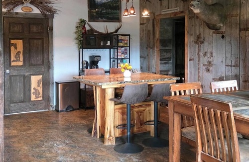 Plains House | Bring the whole family to The Eagle's Nest for a relaxing getaway!
