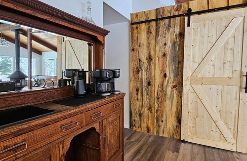 Sula Cabin | BroadAxe Lodge, bunkhouse and kitchen