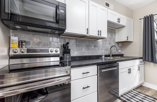 Dubuque House | Broadlawn Bungalow - 2BR/1 Bath w pullout