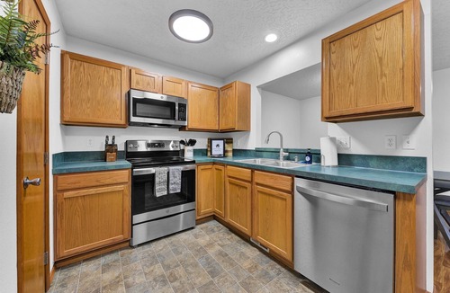 South Boise Village House | Broadway Bungalow near DT & BSU