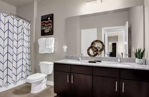 Lakes of Forest Hill Apartment | Buckingham Nest An