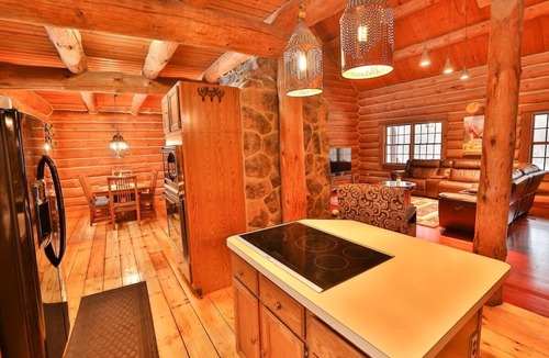 Canton House | Bud's Paradise- A beautiful cabin in the woods!