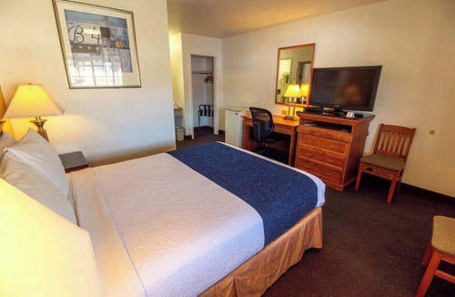 Pendleton Hotel | Budget-Friendly Room w/Comfortable Beds Perfect for Eastern Oregon Road Trips
