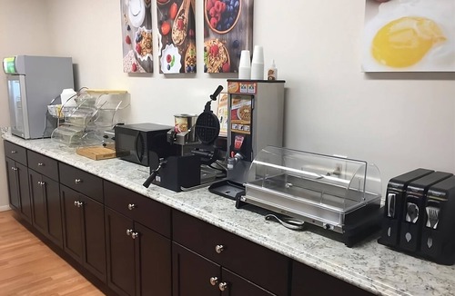 Window Rock Hotel | Budget-Friendly! Free Breakfast, Pets Allowed, Near Gallup Cultural Center