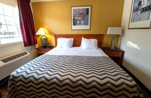 Pendleton Hotel | Budget Stay w/King Bed & Free Breakfast Perfect for Culture Trips in Pendleton