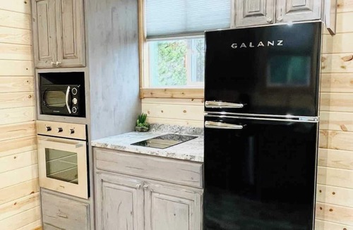 Island Park House | Buffalo Bungalow Tiny Cabin ~ Close to Yellowstone