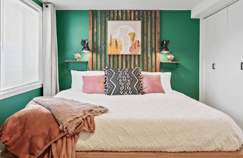 West Central House | Bungalow 29 / Chic / Mins To Dwntwn / Pet Friendly