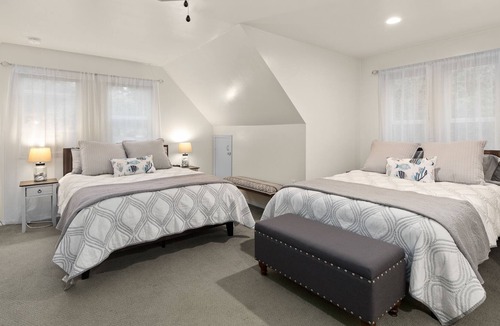 West Hills House | Bungalow By the Bay Saltwater Retreat For 6 guests