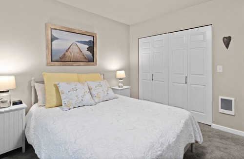 West Hills House | Bungalow By the Bay Saltwater Retreat For 6 guests