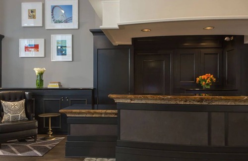 Downtown Chicago Hotel | Burnham King - Staypineapple Chicago Charm & Afternoon Delights in The Loop