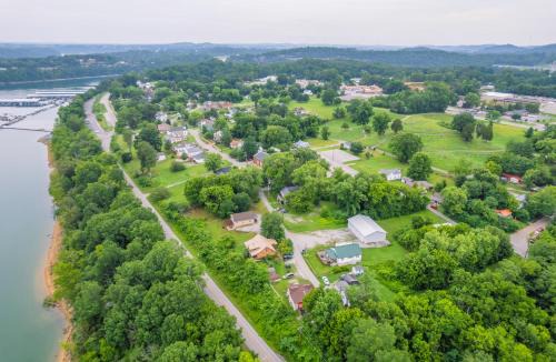 Burnside House | Burnside Vacation Rental, Walk to Lake Cumberland!