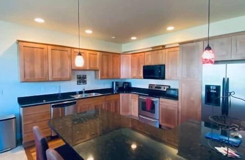 Quincy House | C28-3bd/2.5b Sunserra unit to Canyon pool Gorge