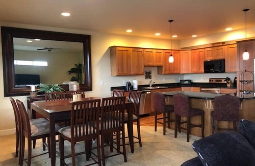 Quincy House | C28-3bd/2.5b Sunserra unit to Canyon pool Gorge