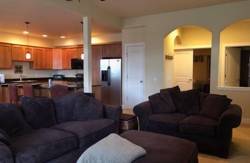 Quincy House | C28-3bd/2.5b Sunserra unit to Canyon pool Gorge