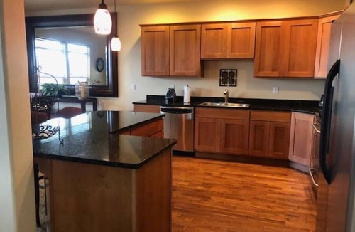 Quincy House | C28-3bd/2.5b Sunserra unit to Canyon pool Gorge
