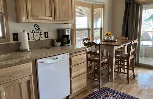 Ashland House | Cabin #19 at Hyatt Lake Resort