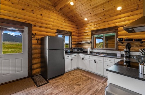 Pray Cabin | Cabin Getaway in Pray, MT