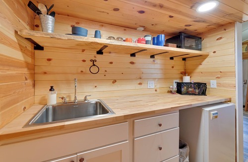 Austinville Apartment | Cabin on River’s Edge Trail in Steamboat Rock!