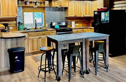 Island Park Cabin | Cabin Trailer Parking *HOT TUB*dog friendly, EV