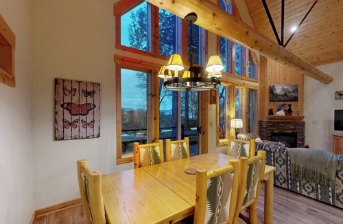 Klamath Falls House | Cabin w/Mountain Views & Shared Pool & Hot Tub
