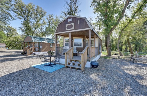 Austinville Apartment | Cabin w/Trail & Pond Access in Steamboat Rock!