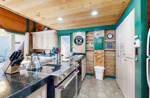 Sunriver Cabin | Cabin with Eight SHARC Passes, Access to Shared Pools, Hot Tub & Other Amenities