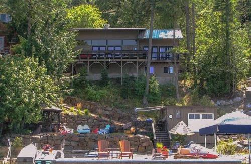 Sagle House | Cabin With Hot Tub And Private Dock in Bottle Bay