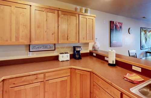 Moab South Valley Condo | Cairn House ~ 4A7, 3 Bed Townhome. Entertainment Lounge. Upstairs Balcony.