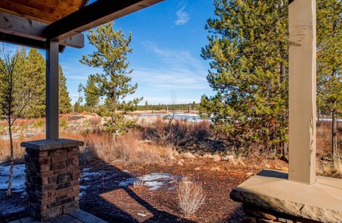 Sunriver Cabin | Caldera Escape with Access to Forest House